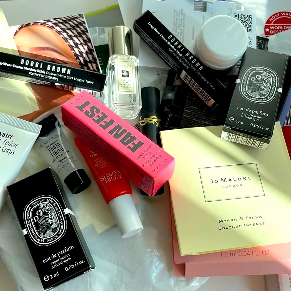 ✨🎁 Beauty Item Surprise Box - 7 items! 🎁✨